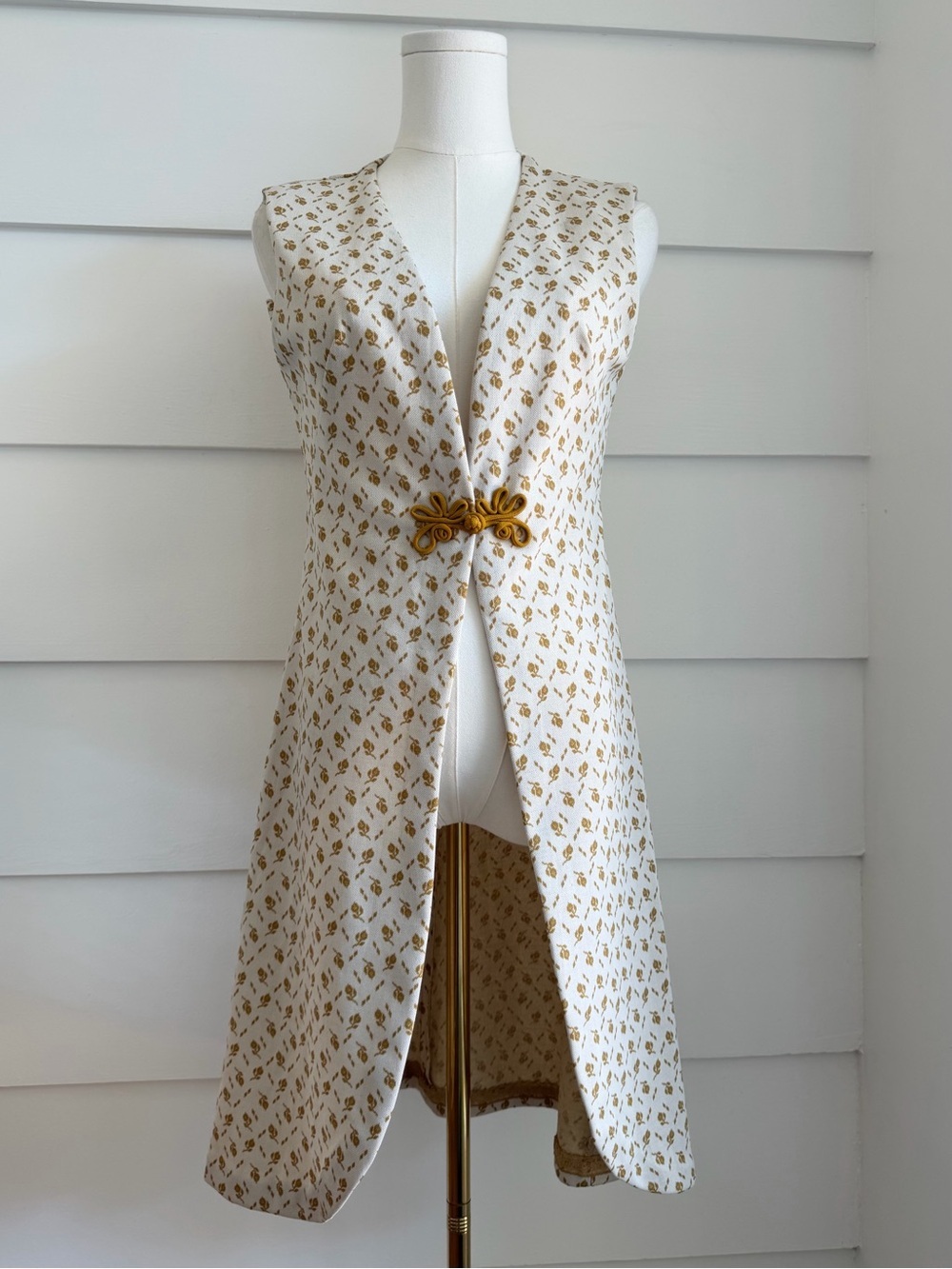 Vintage 1970s Longline Floral Duster Vest with Frog Closure Cottage Retro - Picture 4 of 4